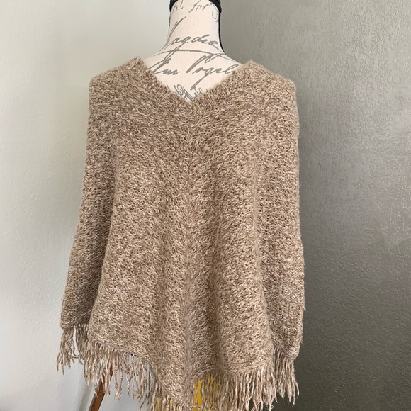 5 for $25 Poncho one size - Picture 3 of 4